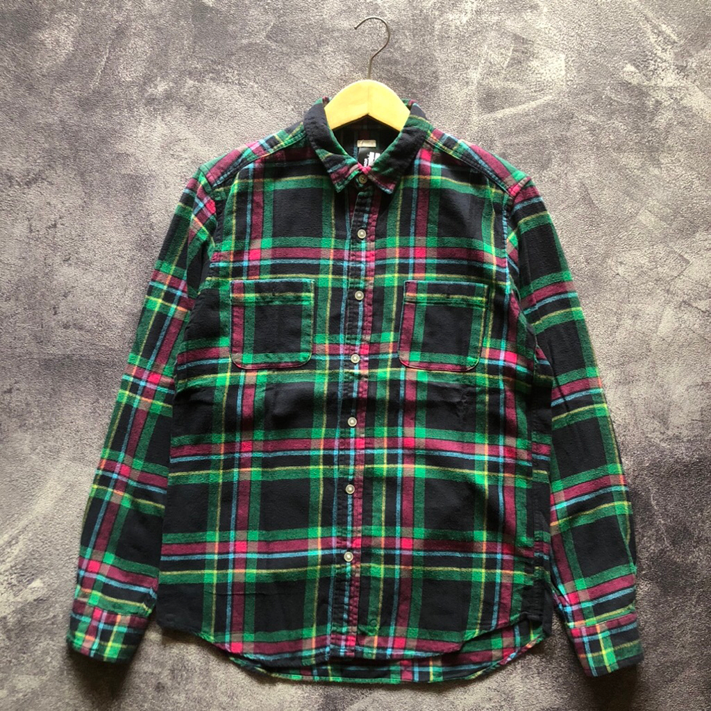 Outer Flannel GU Double Pocket scnnd Size M,outer flanel hijau hitam kemeja flanel veterano