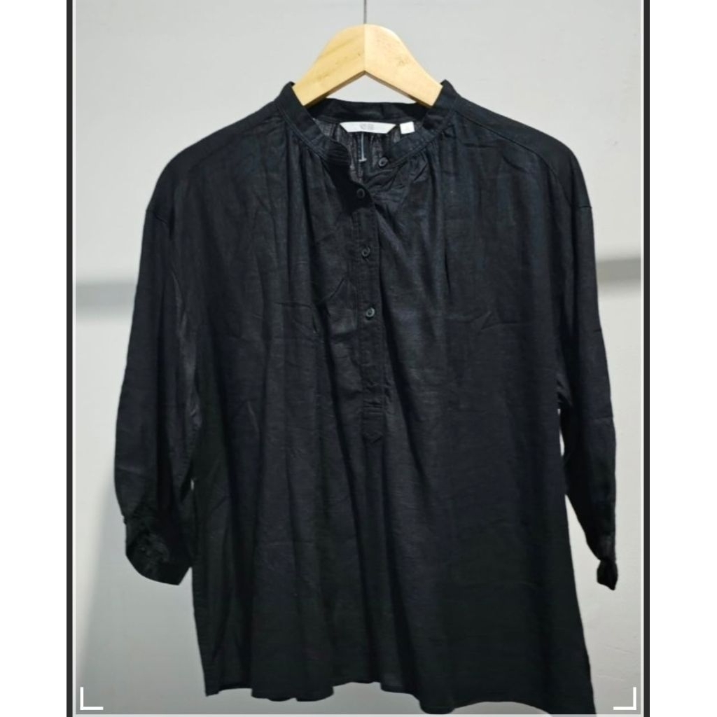 Blouse hitam UNIQLO