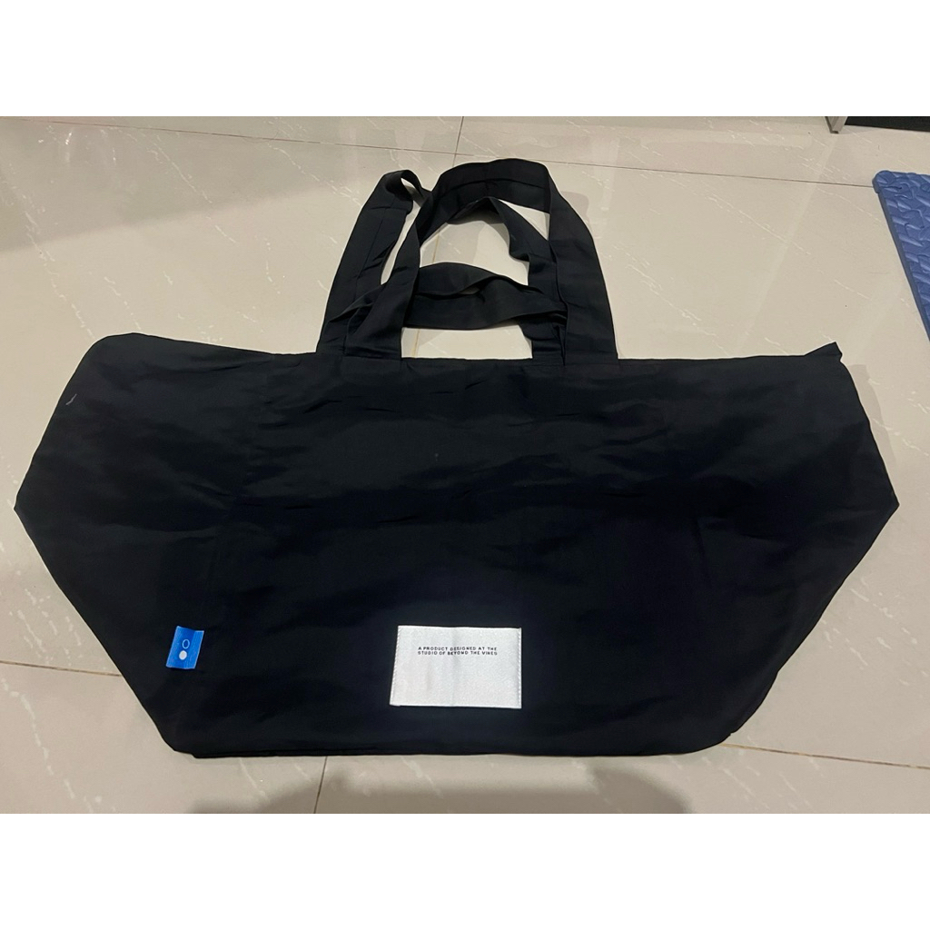 PreLoved - Reversible Relaxed Bag/Tas - Hitam Abu