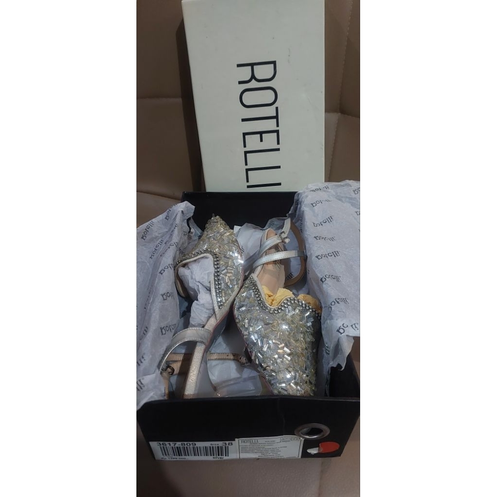 Sepatu Rotelli