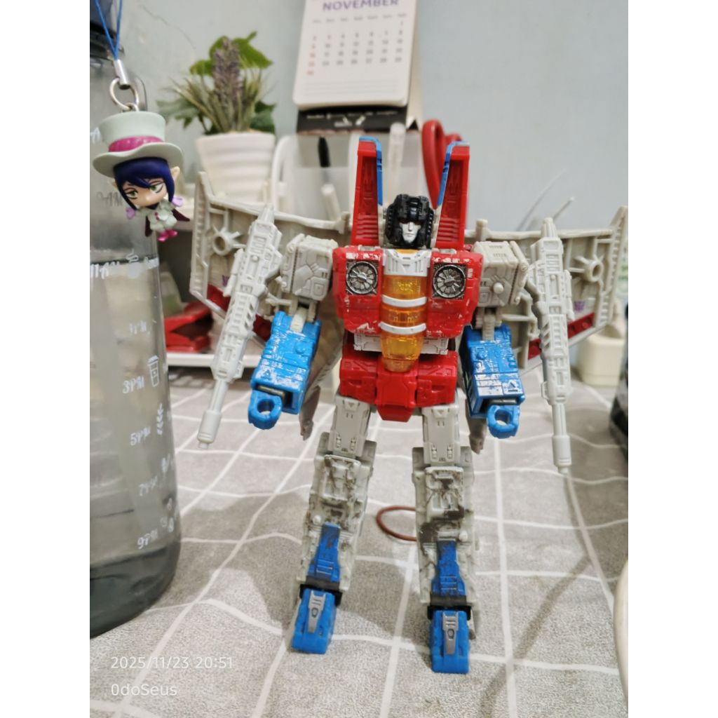 Transformers War for Cybertron Siege Starscream BiB