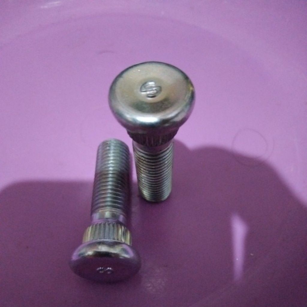 Baut roda mobil L300