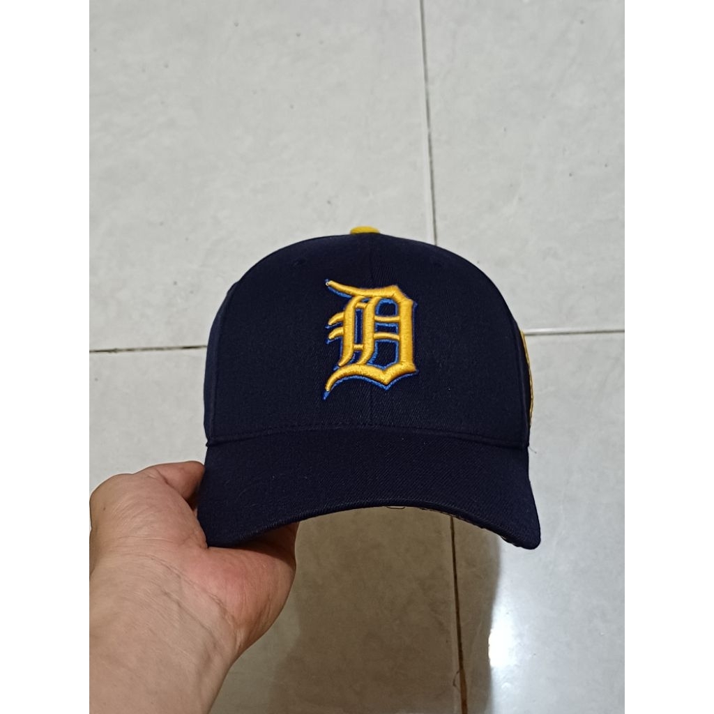 topi MLB second
