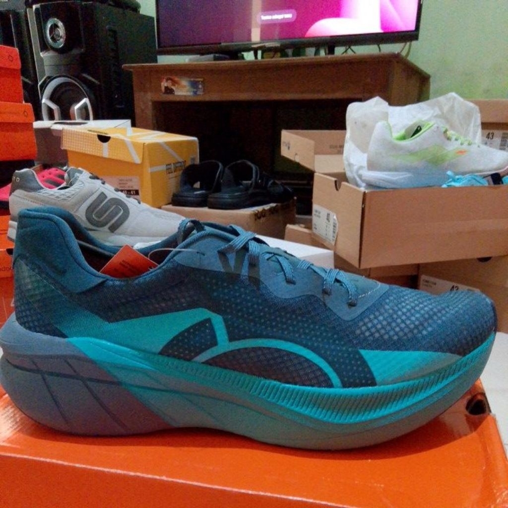 sepatu running hyperfuse 3.0 size 46
