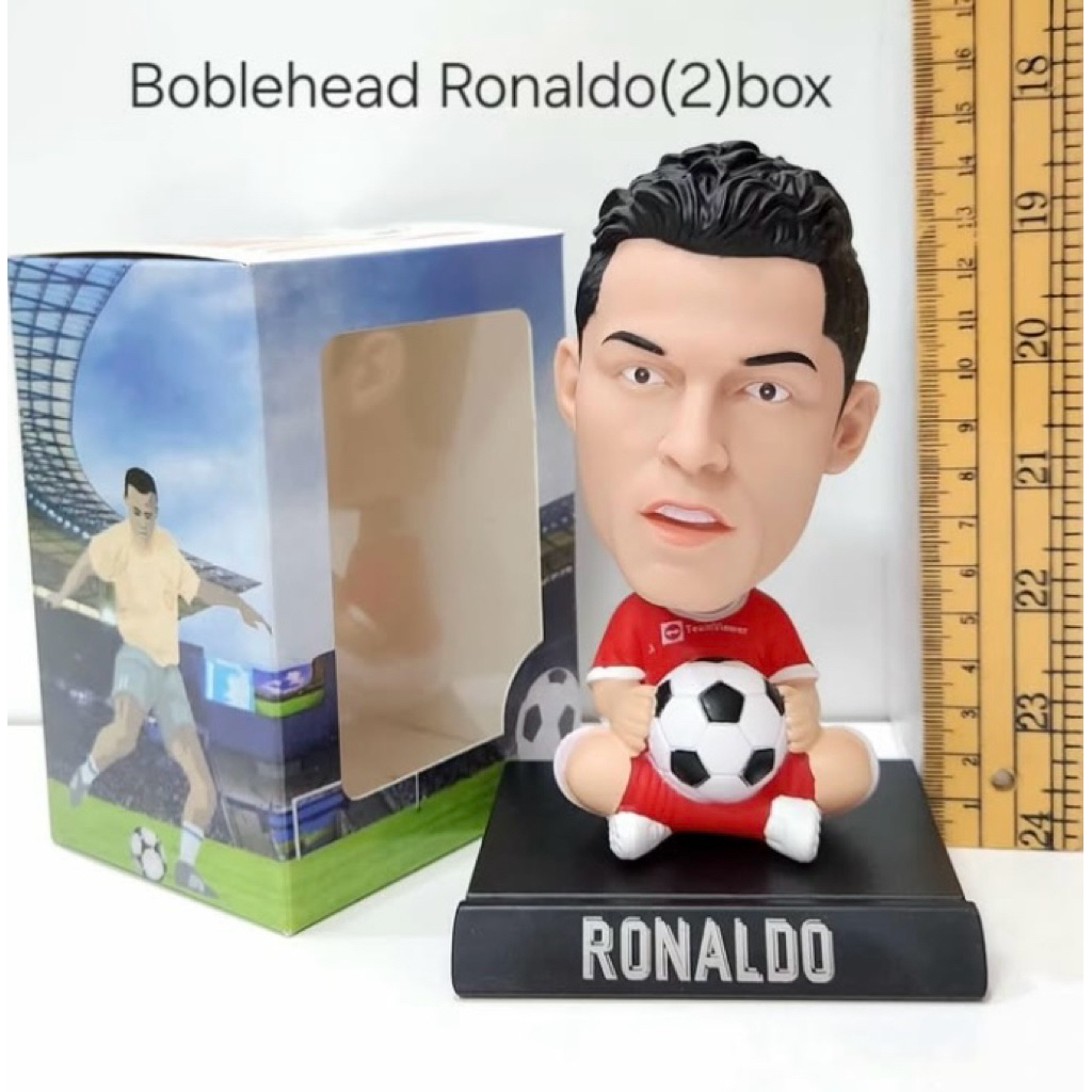 action figure dudukan mobil ronaldo