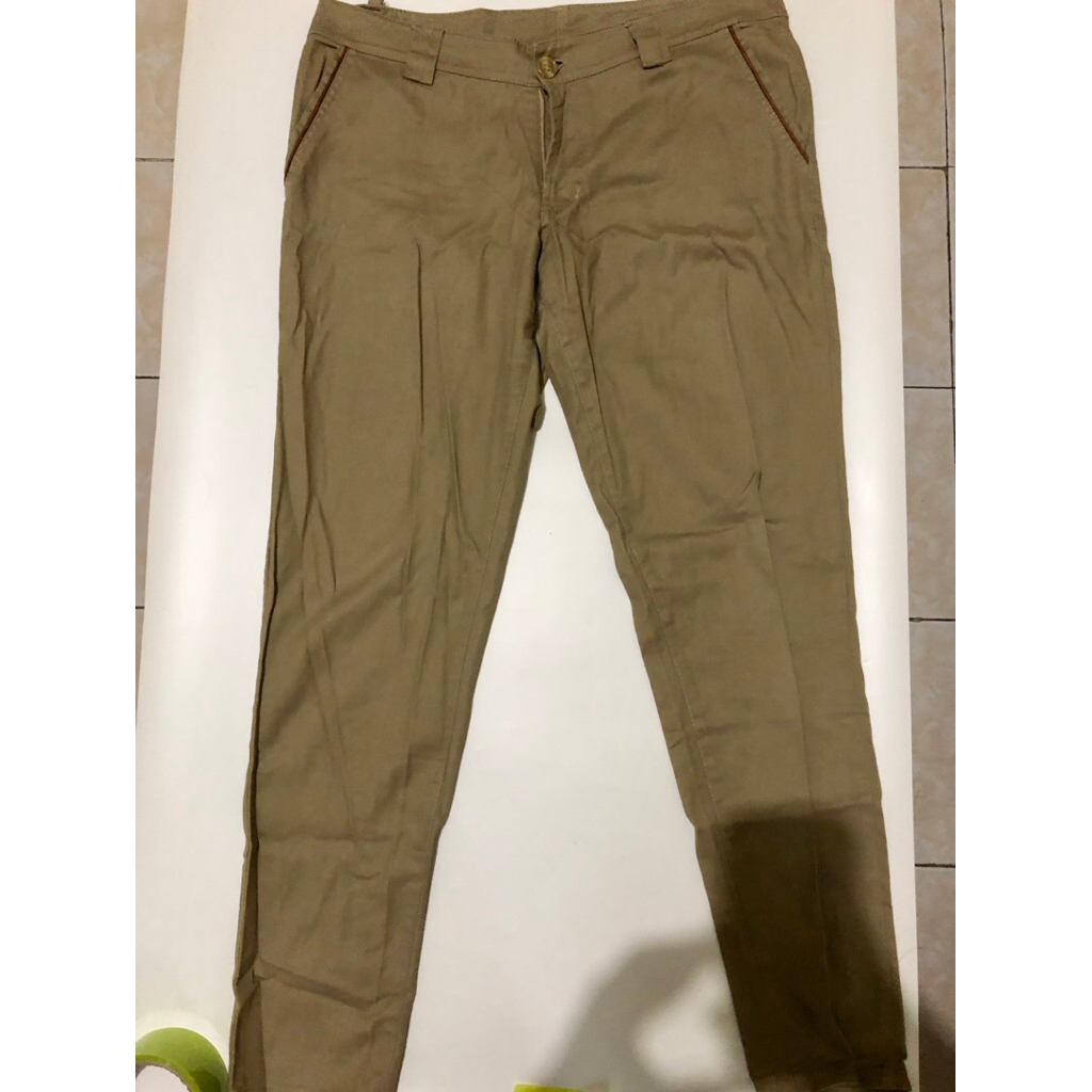 PRELOVED Celana Kain Khaki