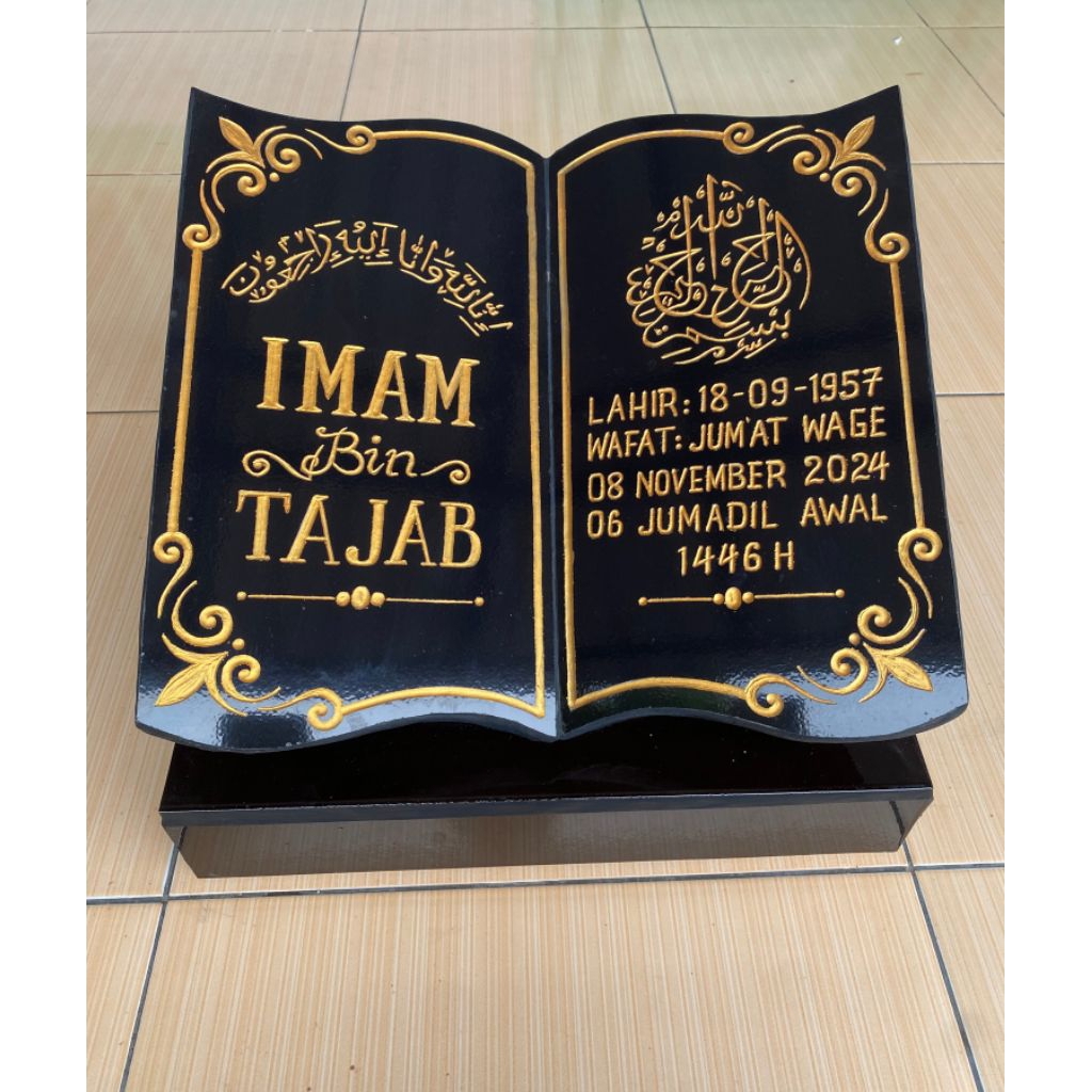 Batu nisan model buku / batu nisan dudukan