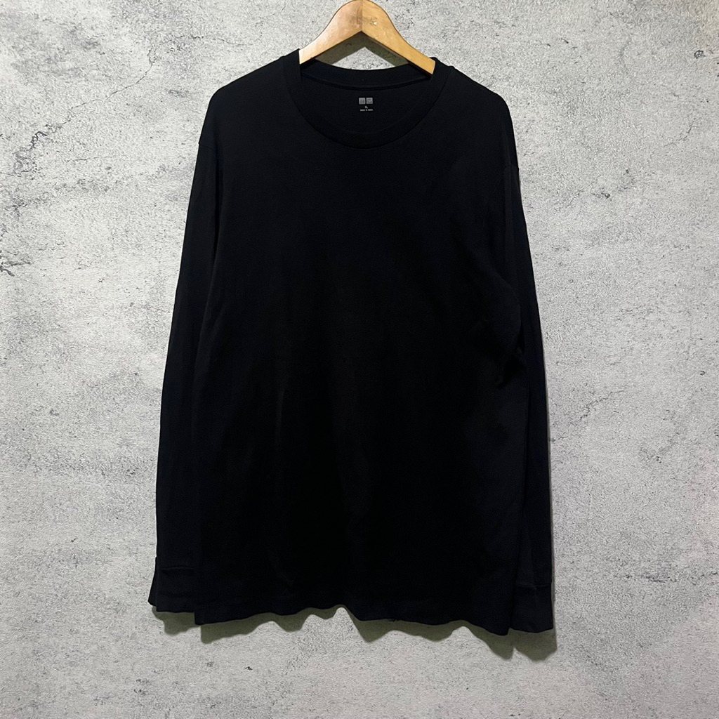 Uniqlo sweatshirt