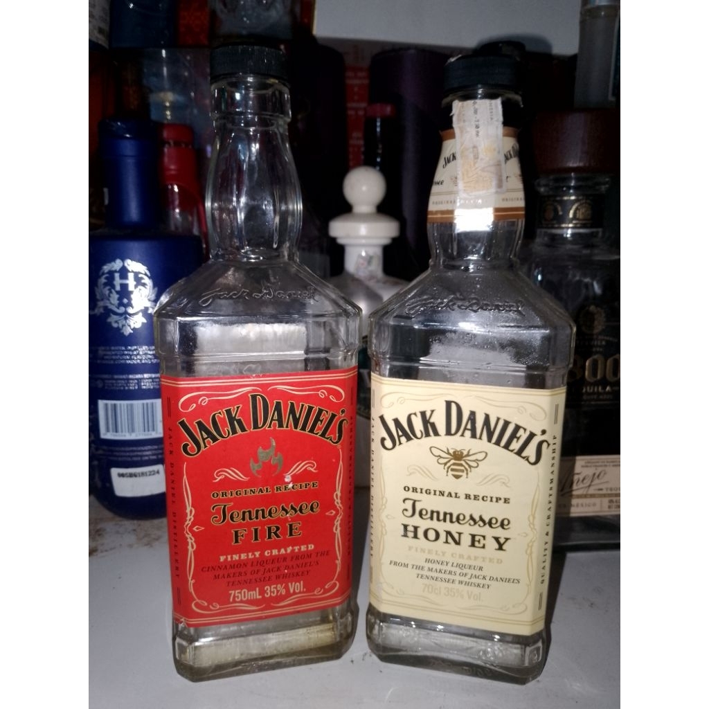 botol bekas minuman JD  untuk hiasannya