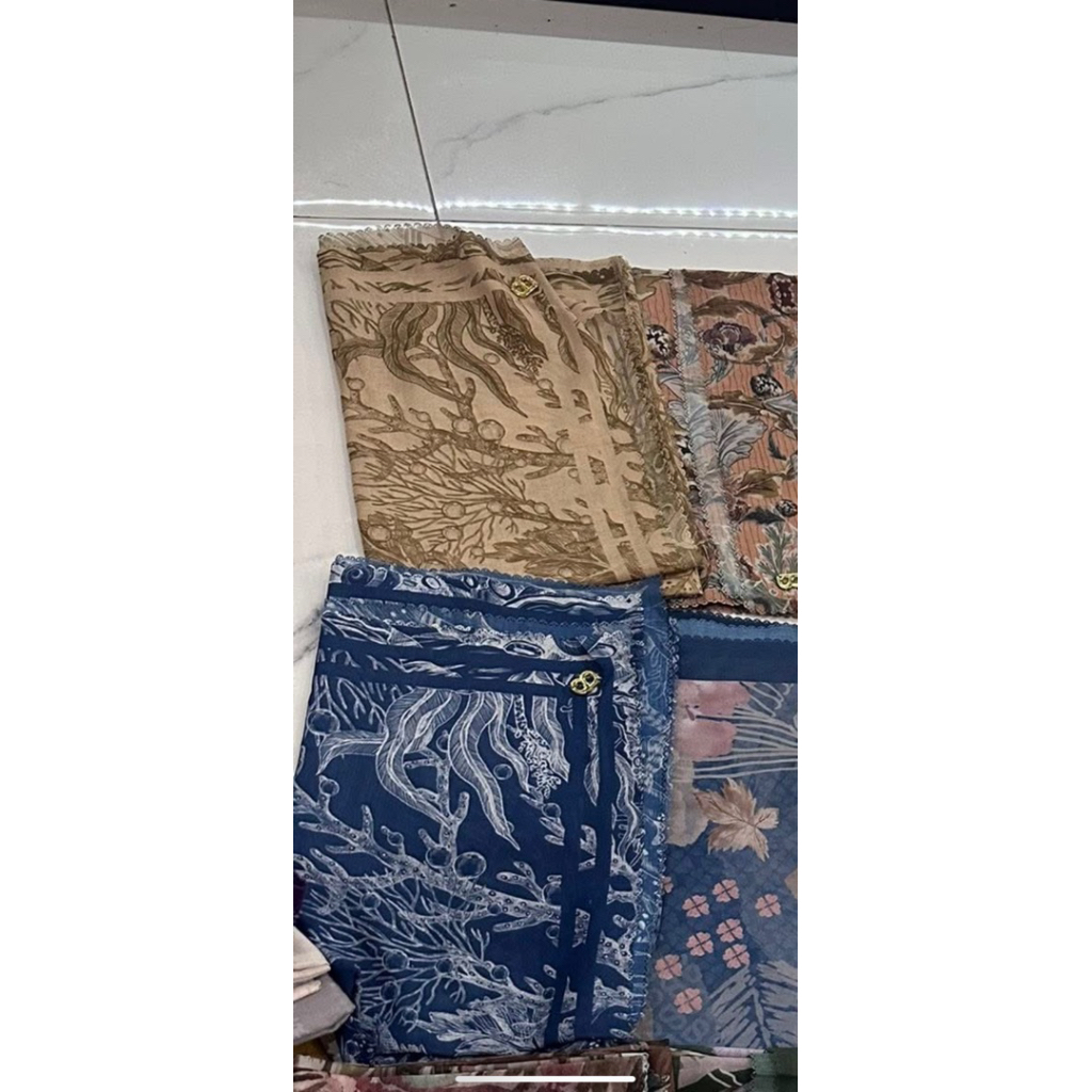 PL scraf Buttonscarves elmar