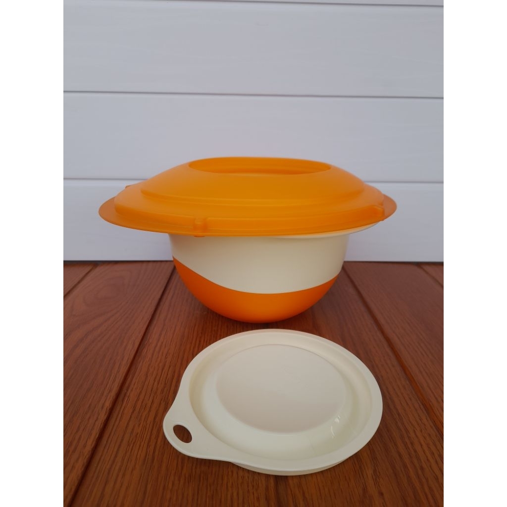 Tupperware pro baking mixing bowl