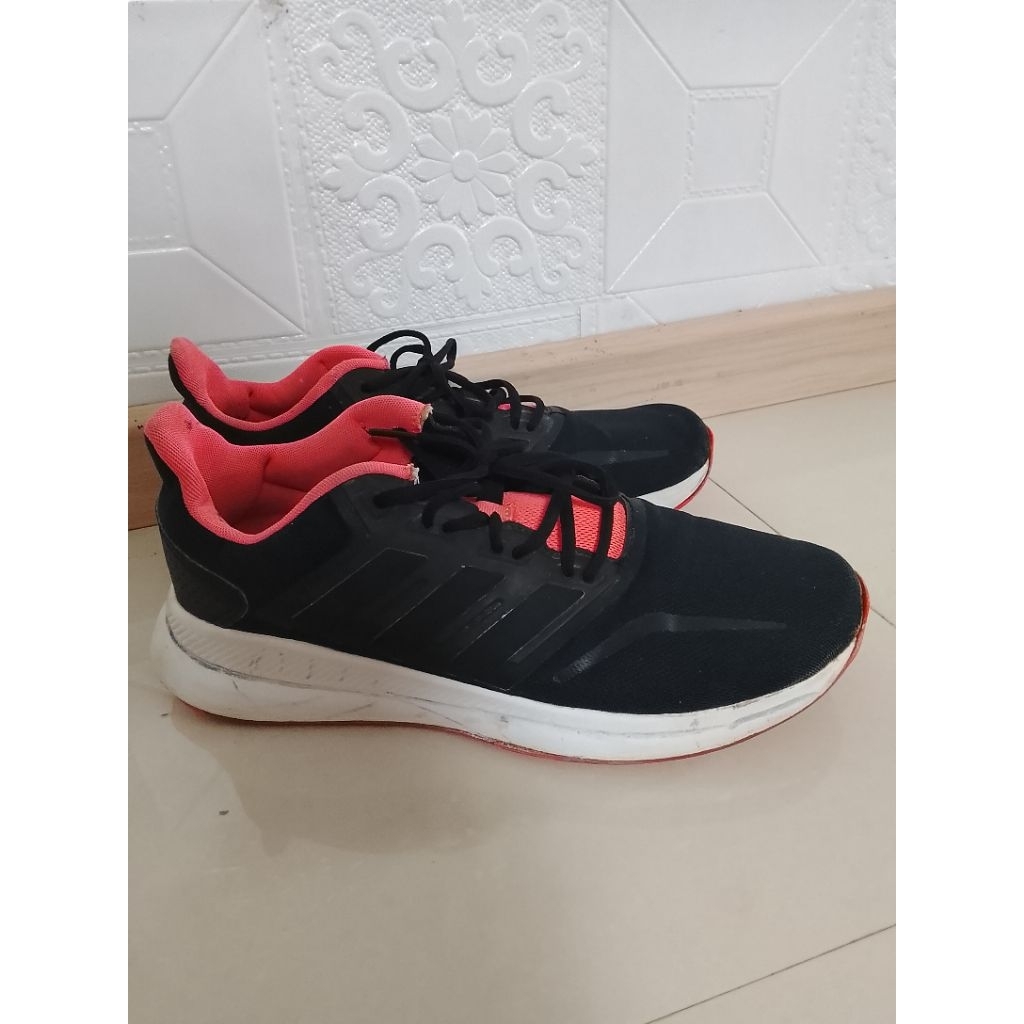 Preloved Sepatu Adidas Cowok size 42 insole 26.5