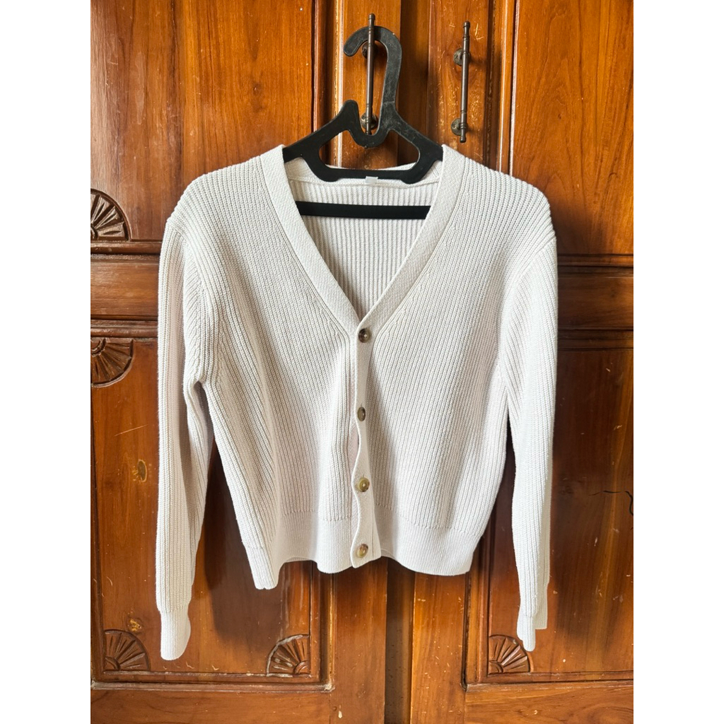 preloved uniqlo knit cardigan broken white / cardigan rajut wanita / knit long sleeve v neck top