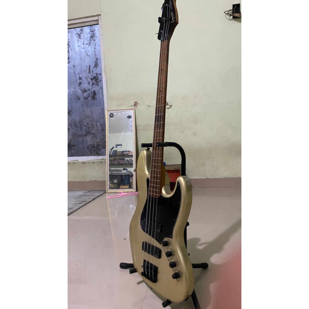 SQUIER CONTEMPORARY JAZZ BASS