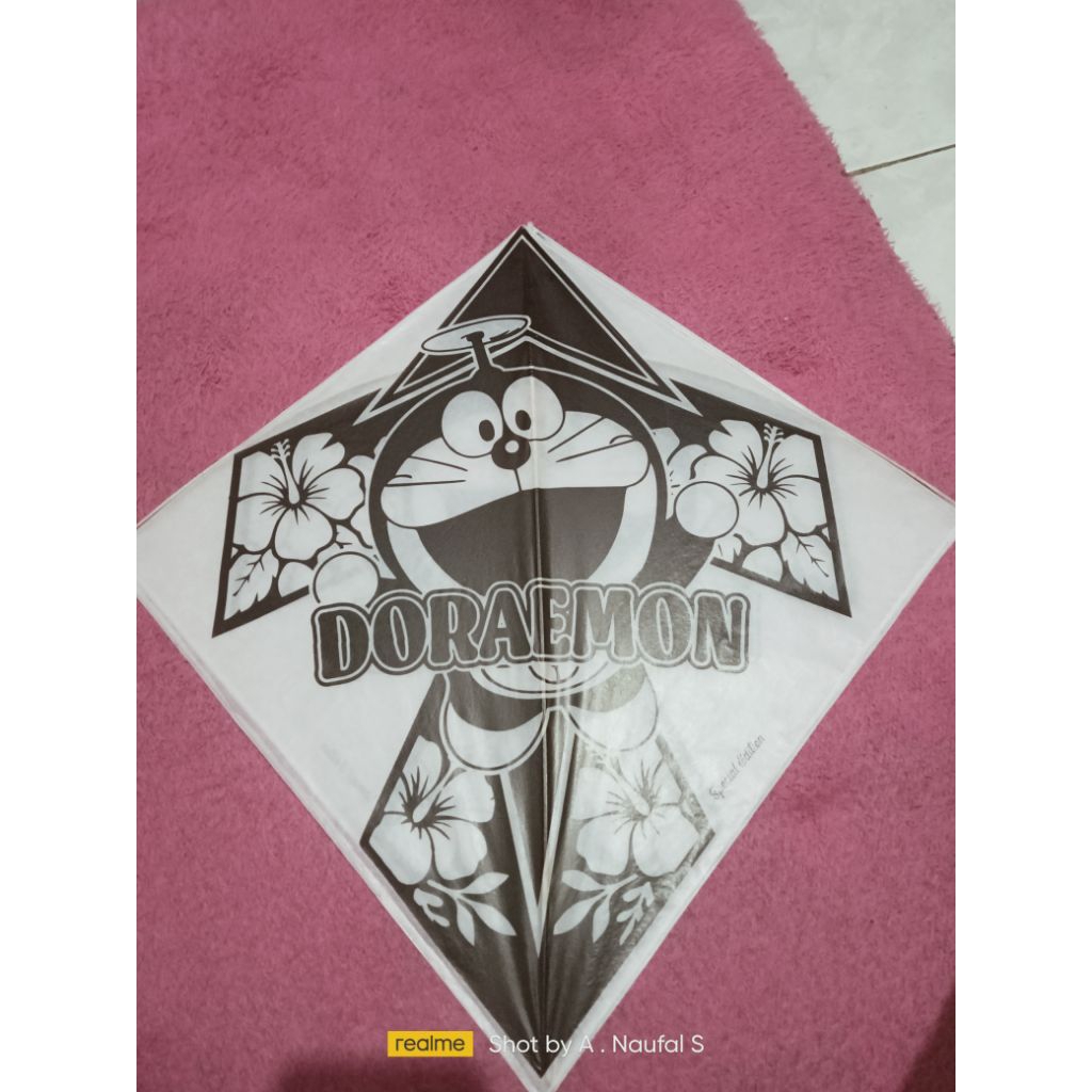 Layangan sukoi super doraemon