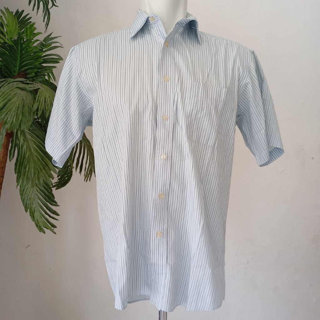 Kemeja Pria Motif Garis-garis Biru Putih Tangan Pendek