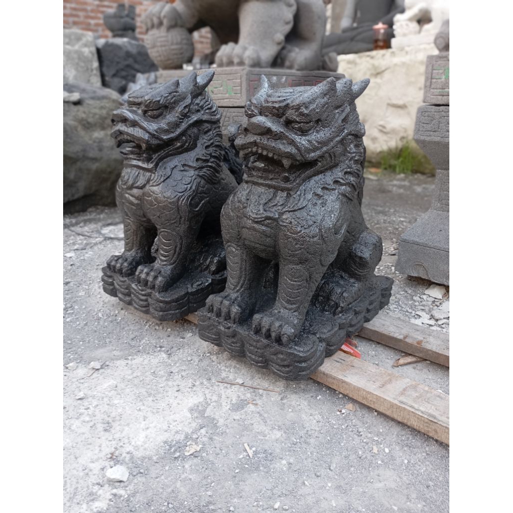 patung qilin batu lava