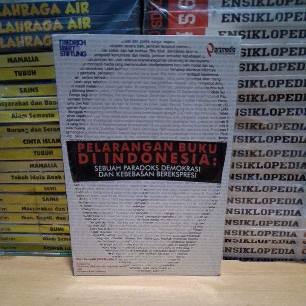 Buku Original PELARANGAN BUKU DI INDONESIA SEBUAH PARADOKS DEMOKRASI DAN KEBEBASAN BEREKSPRESI