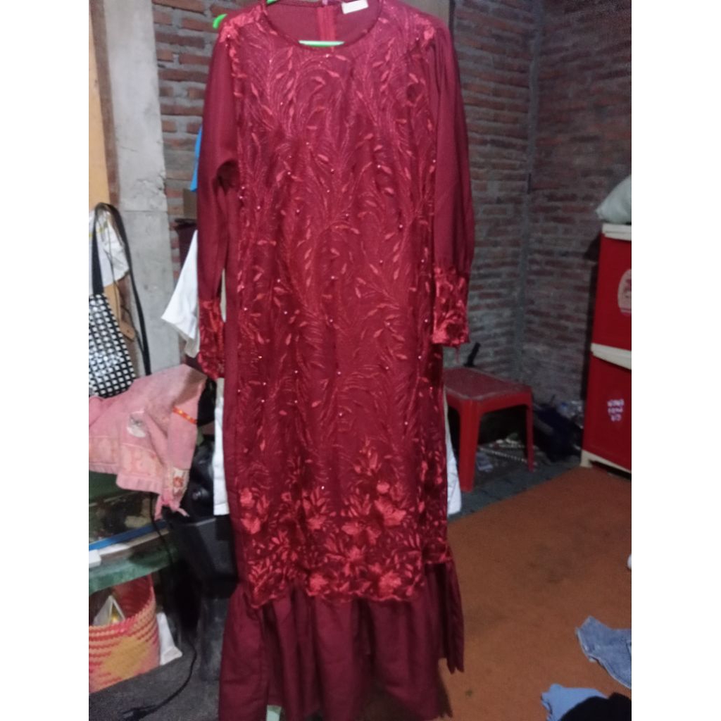 gamis brokat warna maroon ld 110