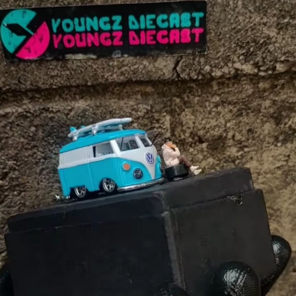 Custom Kool kombi surfer Blue