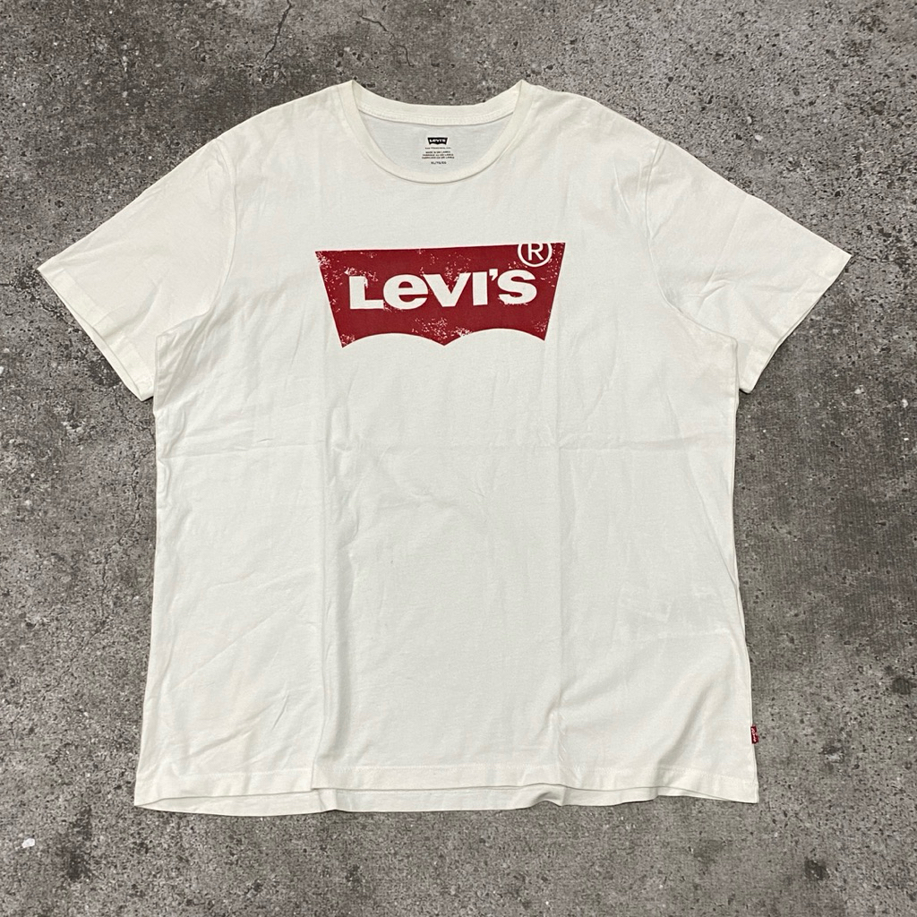 Levis kaos pria