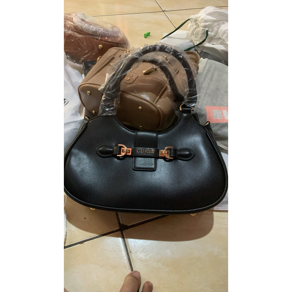 Gues Bag hitam