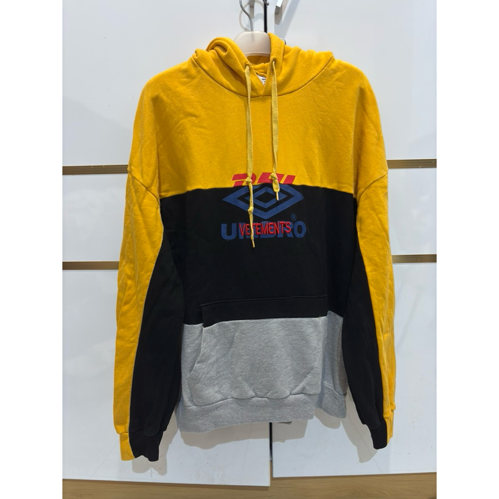Jaket hoodie Vetements x Umbro x DHL