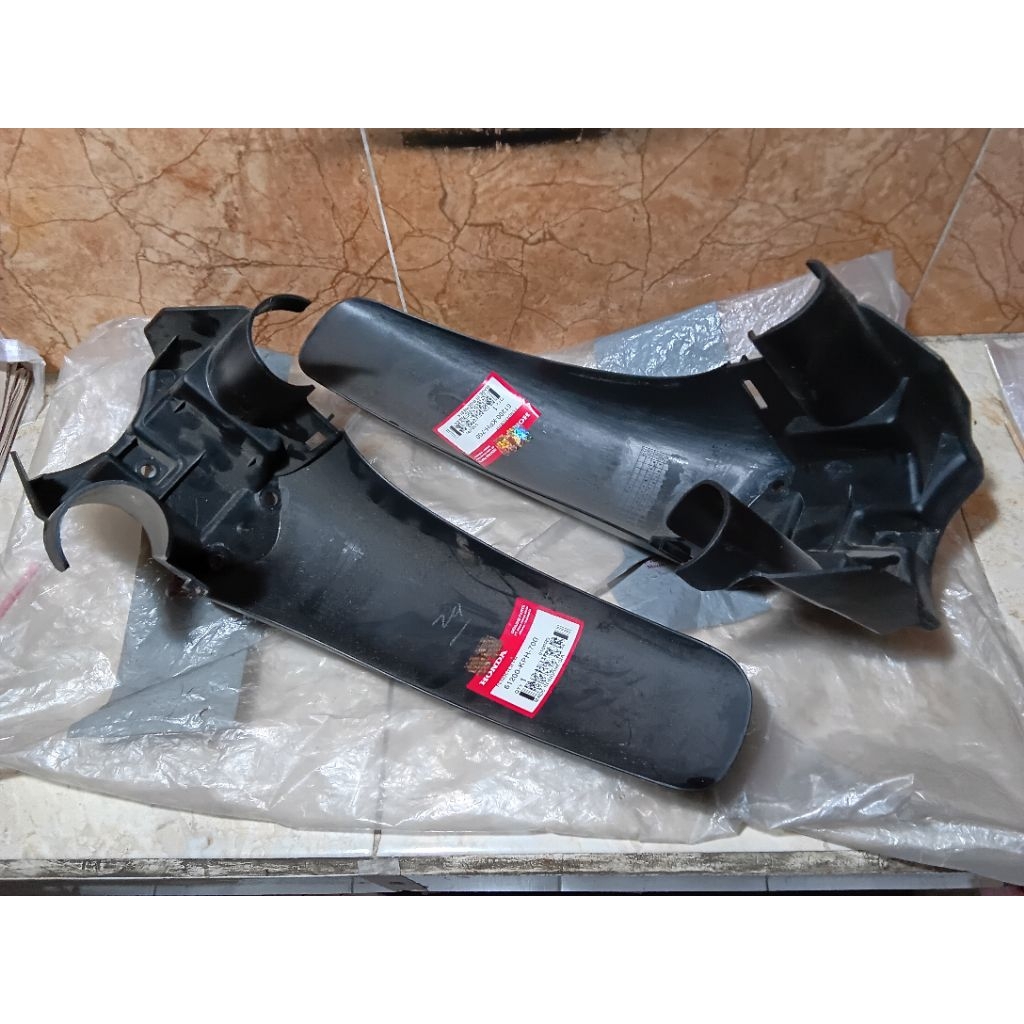 61200 KPH 700 SPAKBOR DEPAN SUPRA X125 LAMA BAGIAN BELAKANG ORIGINAL AHM