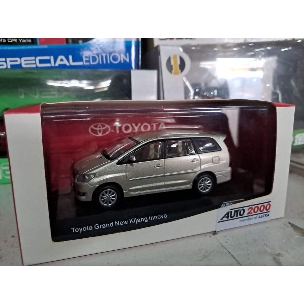 Diecast toyota asli grand New kijang innova inova miniatur mini atur die cast auto 2000 cocok pajang