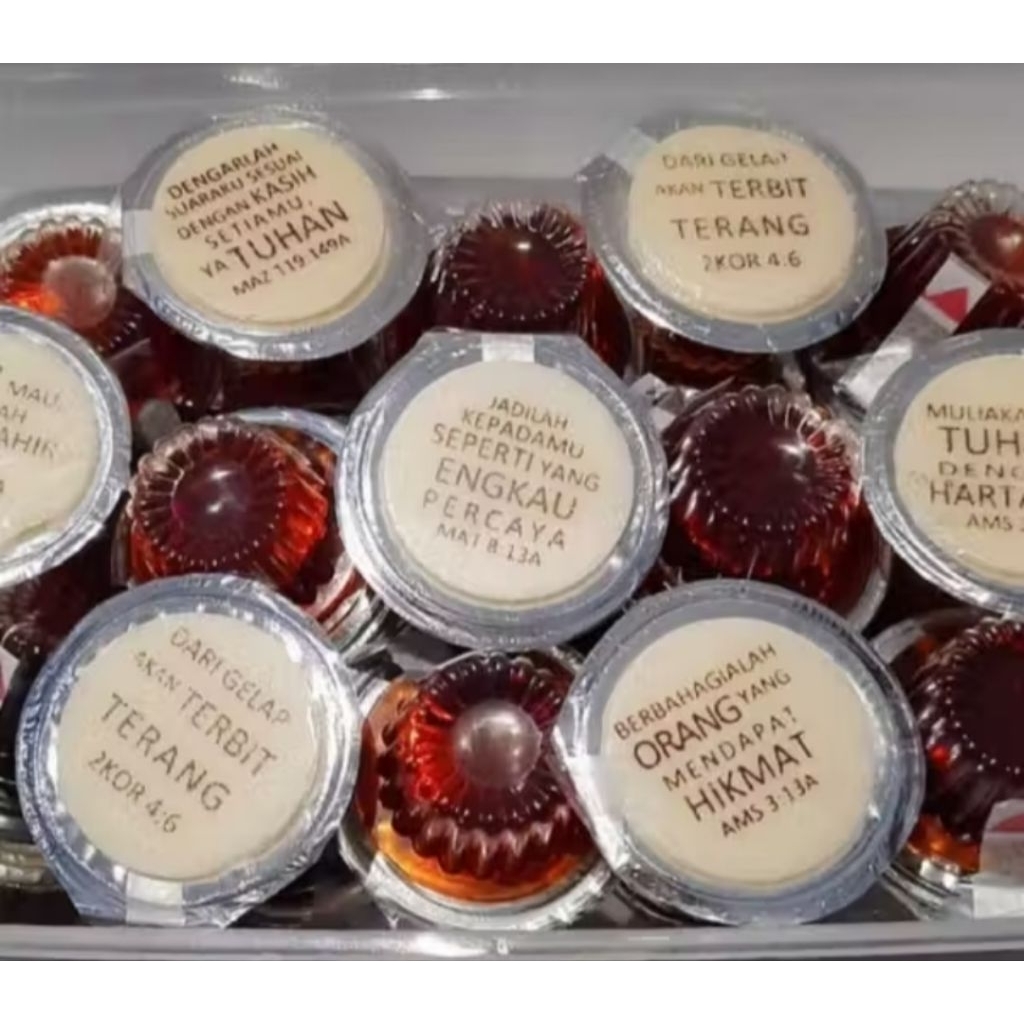 Minuman perjamuan kudus + hosti ayat