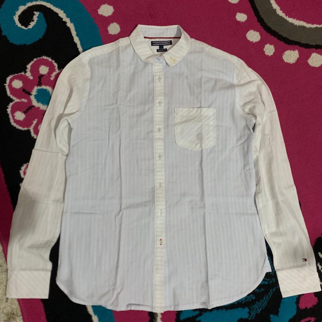 Kemeja Salur Tipis