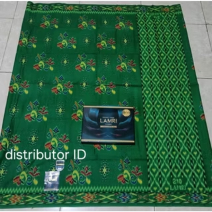 sarung lamri kusus warna hijau motif lamiri