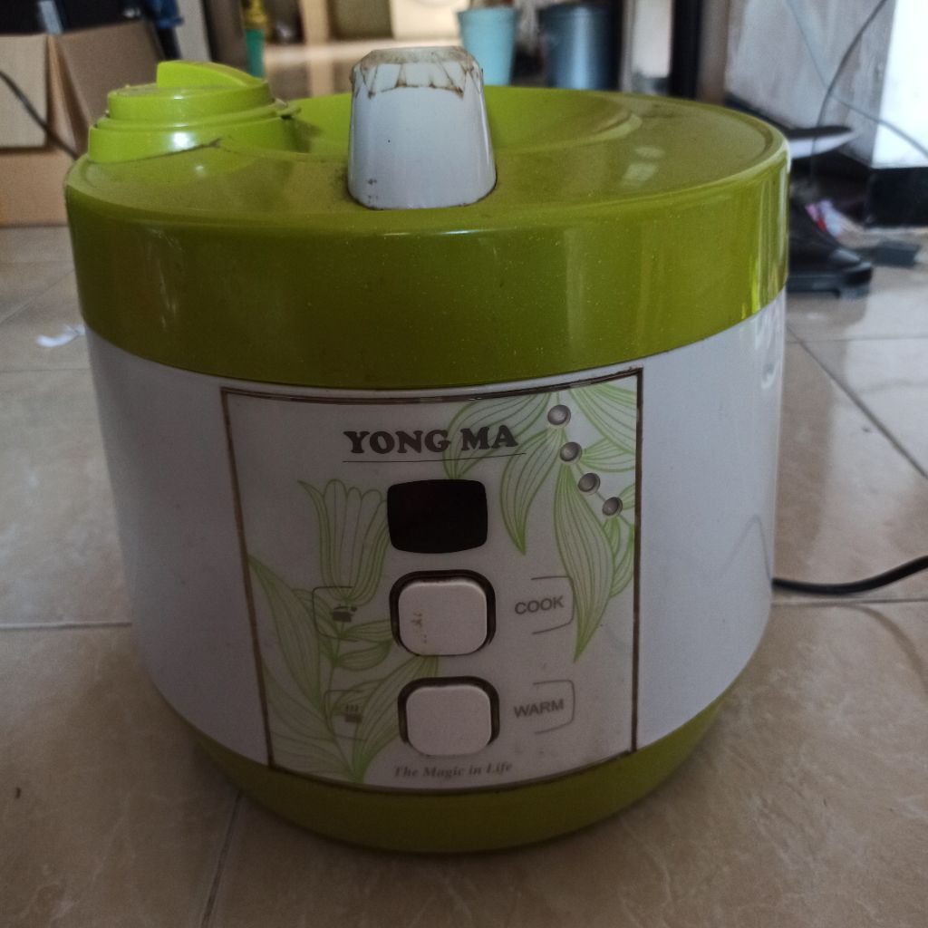 Preloved second rice cooker yong ma type YMC108GI