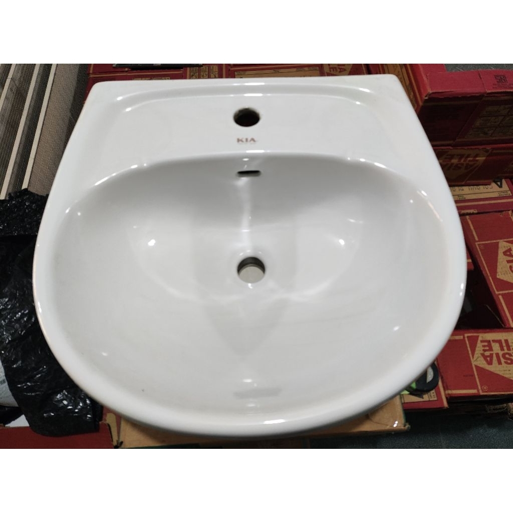 Wastafel Cuci Tangan Gantung Besar Keramik Putih set KIA