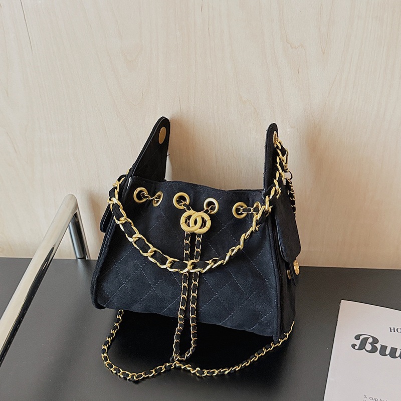 Tas Tali Rantai Segitiga Kapasitas Besar untuk Kegiatan Santai