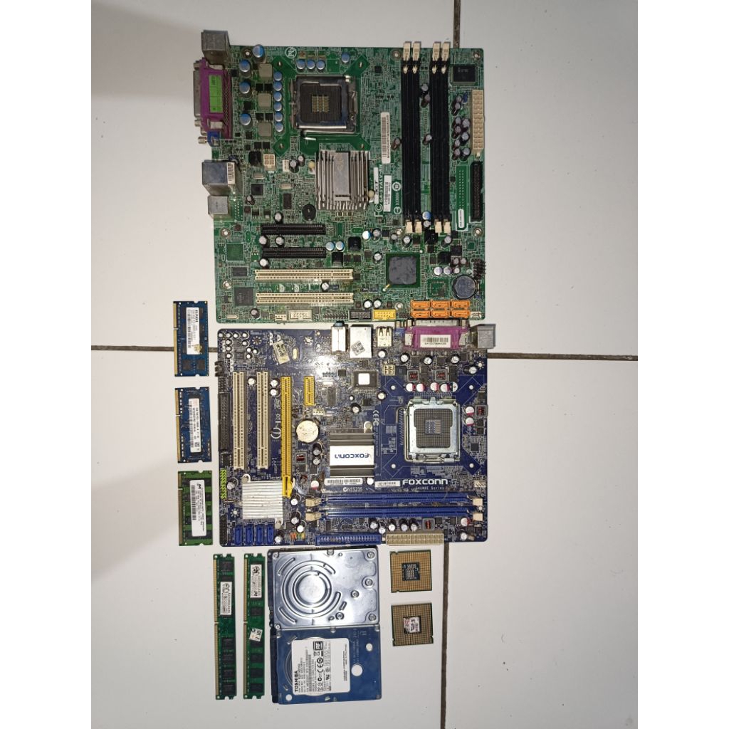 Mobo Foxconn LGA 775 (KONDISI NGANGGUR LAMA)