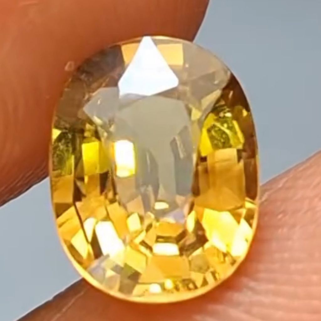 Natural Yellow Chrysoberyl 1.75ct NTD Srilanka Ceylon Super Crystal Full of Luster