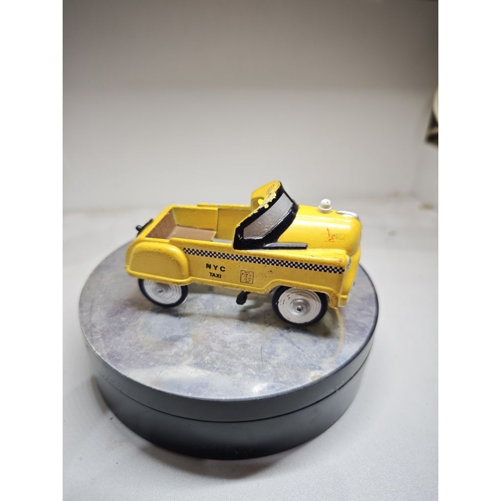 [READY] Koleksi Pajangan Diecast Golden Wheel NYC Taxi Pedal Power vintage minus