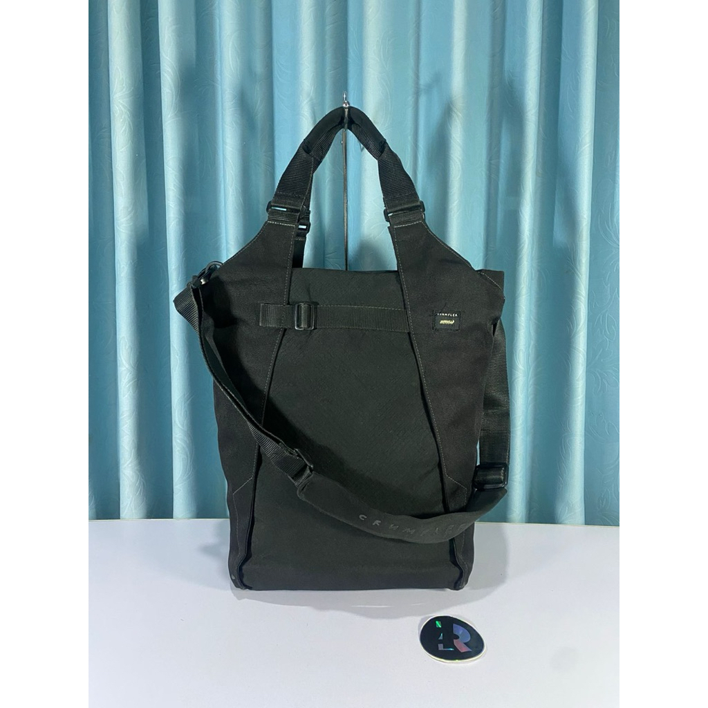 Crumpler the heist sling bag