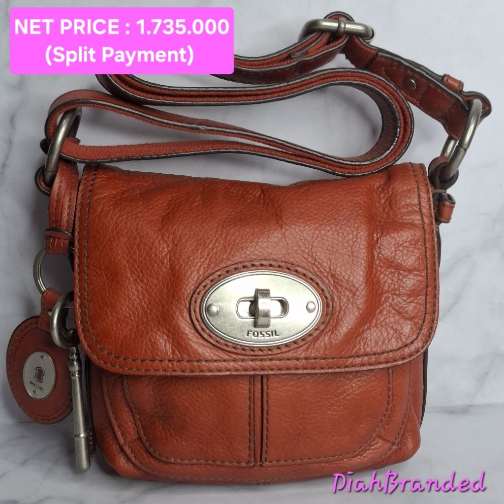 F034 - PRELOVED TAS FOSSIL MADDOX FLAP TURNLOCK RED FULLSET