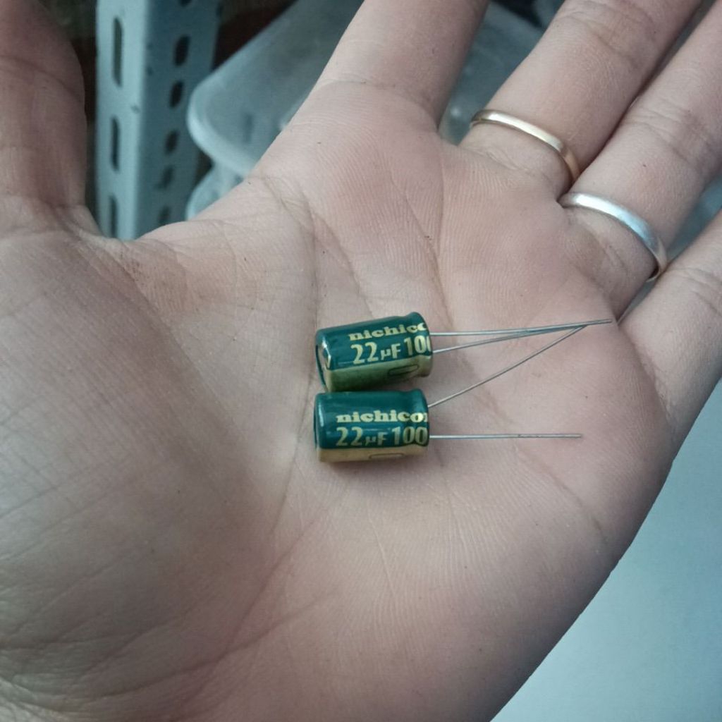 Elco 100v 22uf elko 100v 22uf