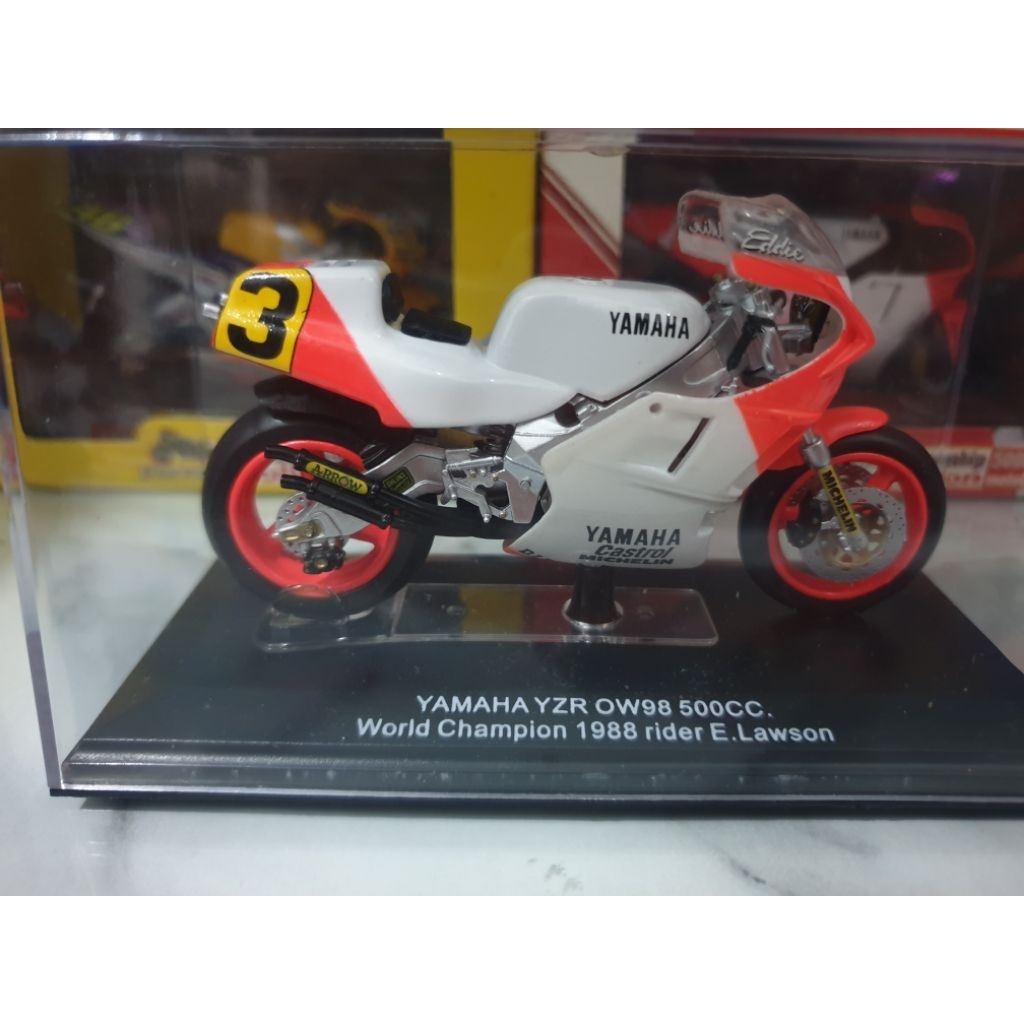 Protar Italeri 1/22 Yamaha YZR500 Eddie lawson 1988