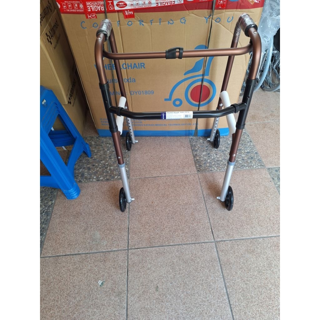 walker jalan rolator roda 4