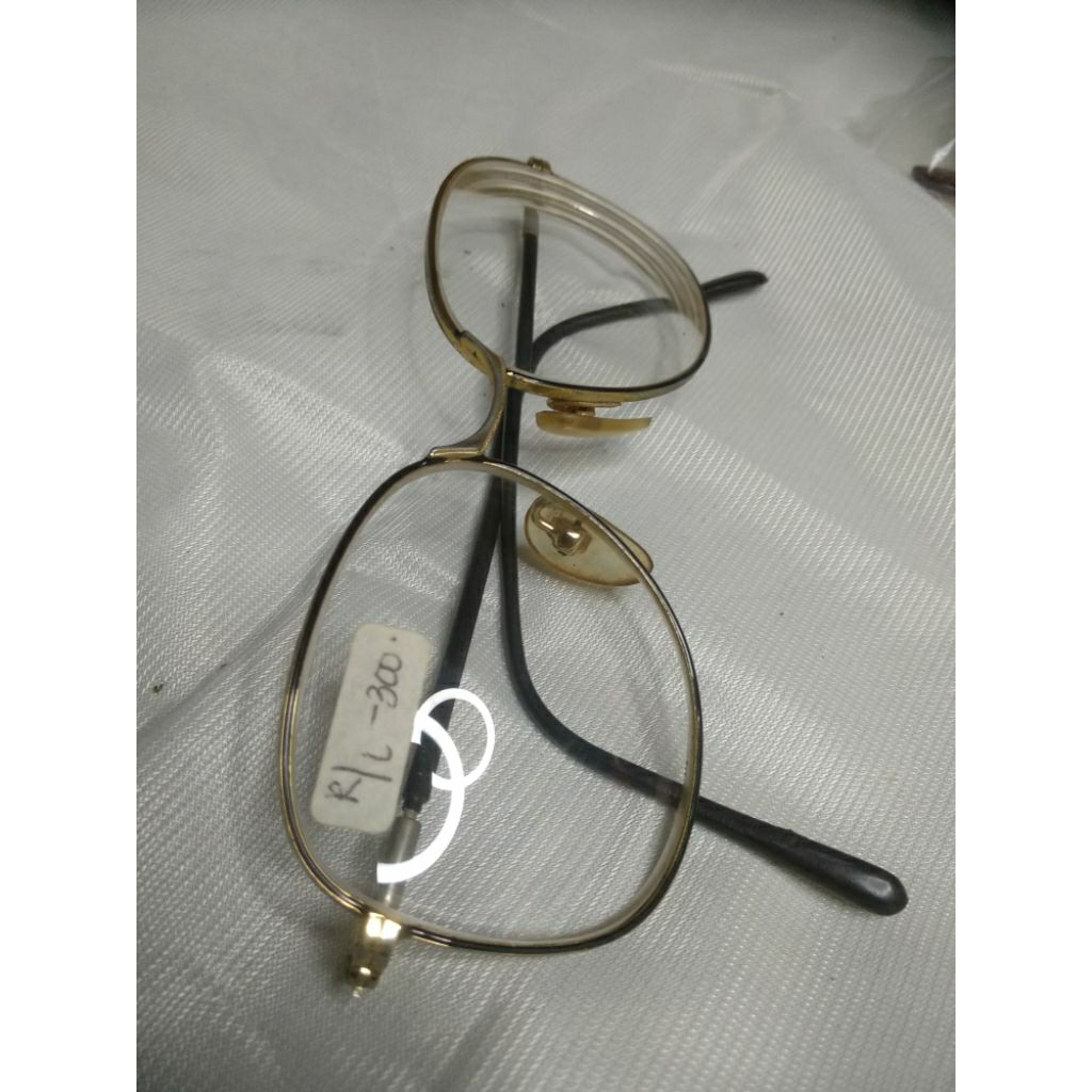 KacaMata vintage atau new old stock (NOS)