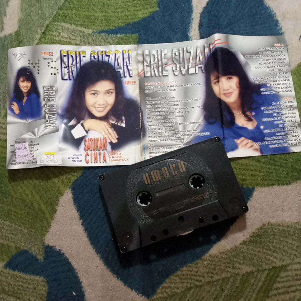 KASET DANGDUT ERIE SUZAN SATUKAN CINTA