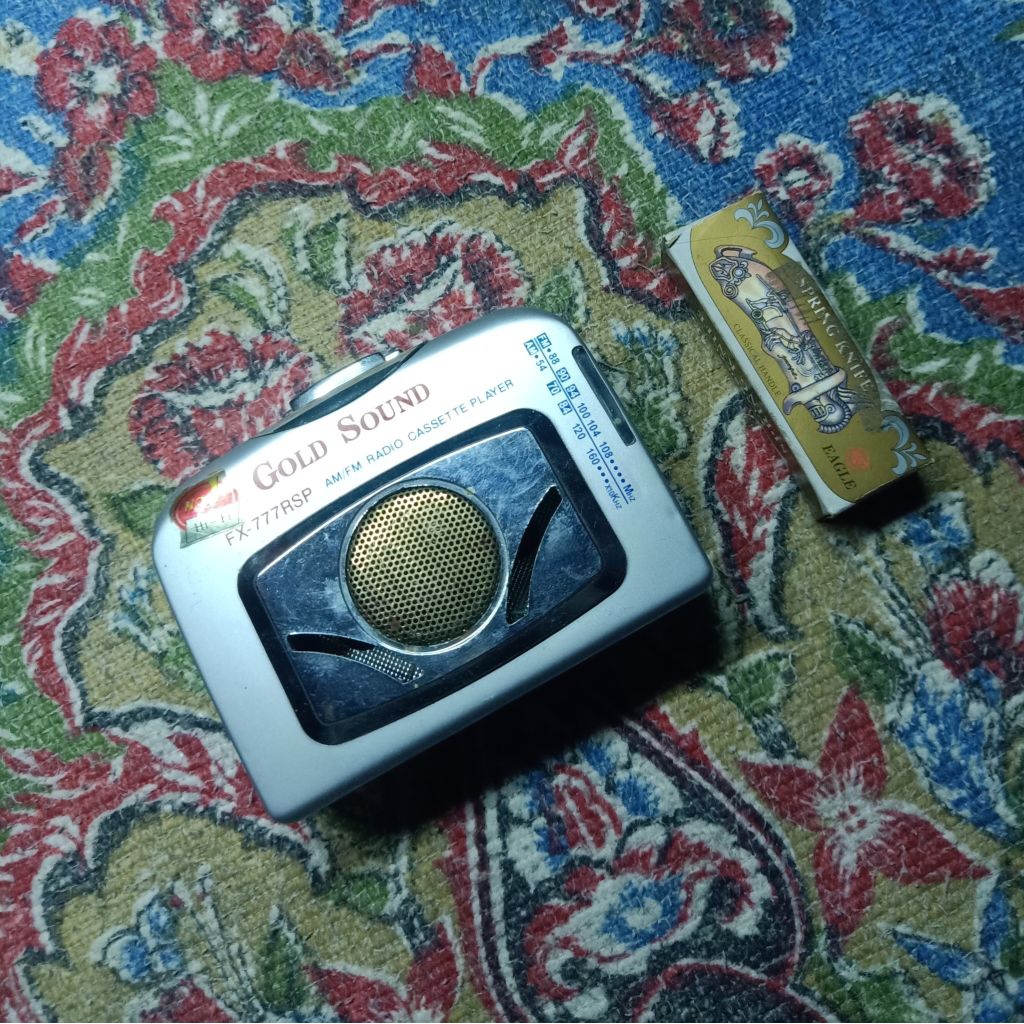 ( RUSAK HIASAN ) Walkman Hiasan Jadul Walkman Pemutar Kaset Pita Radio FM AM Walkman Kaset Goldsound