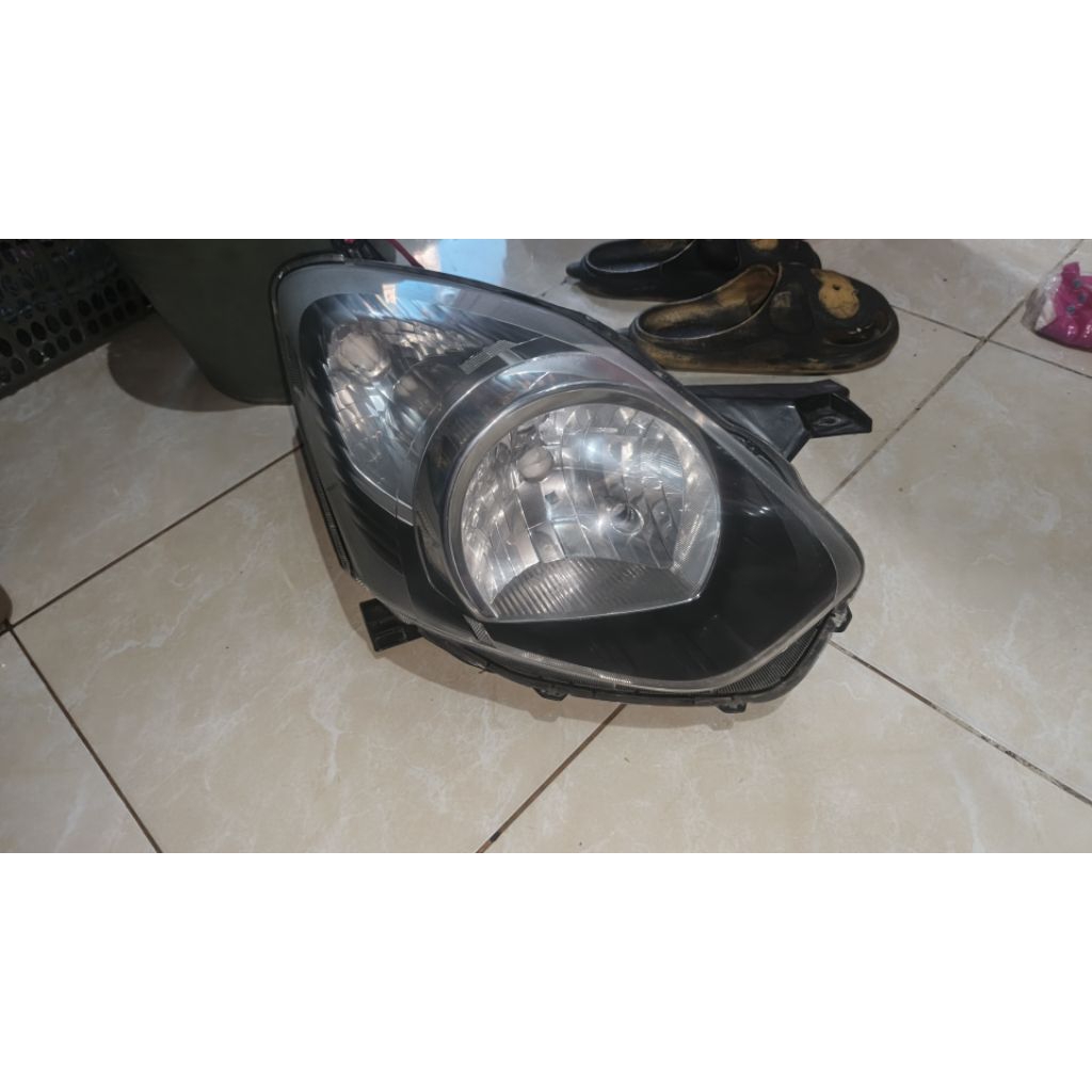 headlamp ayla 2014 kanan