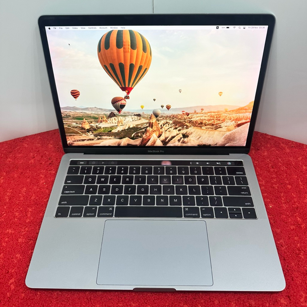 Macbook Pro 13 inch, 2017 Four Thunderbolt 3 Ports CTO