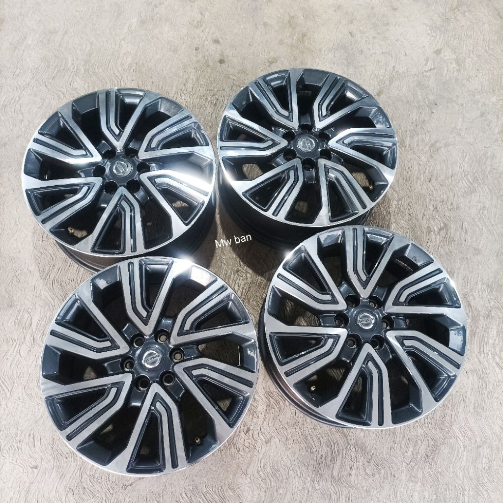velg original Nissan Terra r18 pcd 6x114