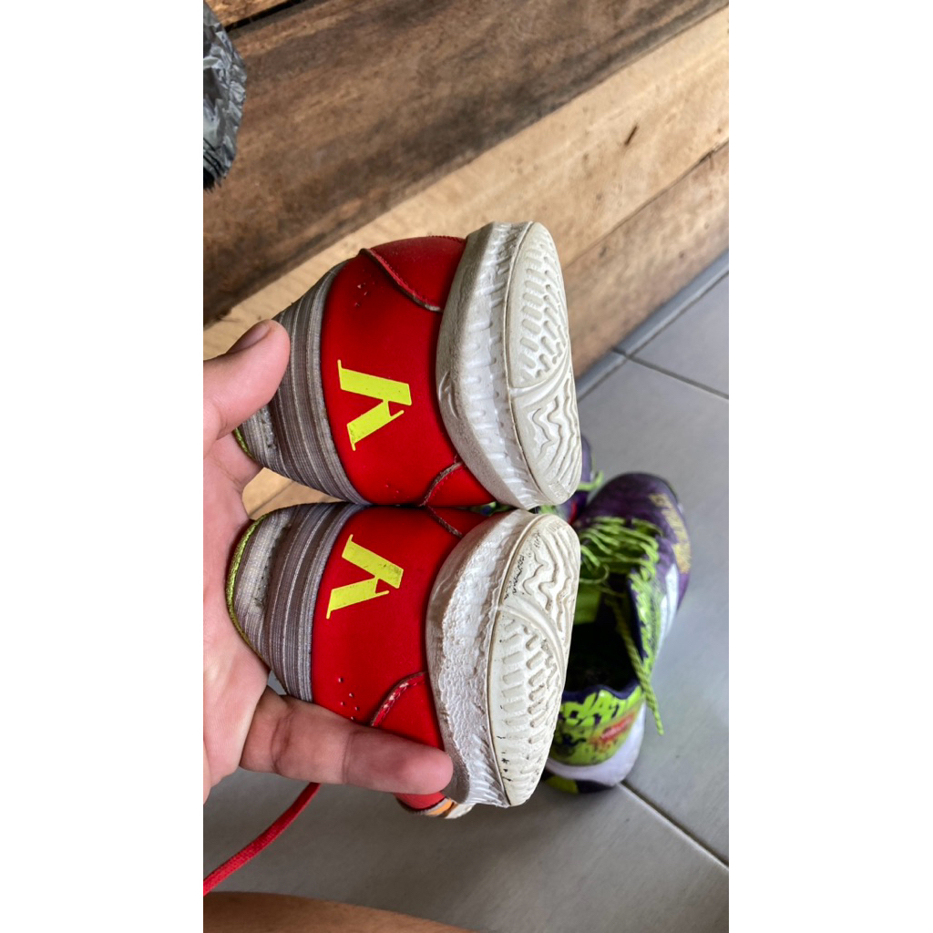 sepatu bekas futsal specs